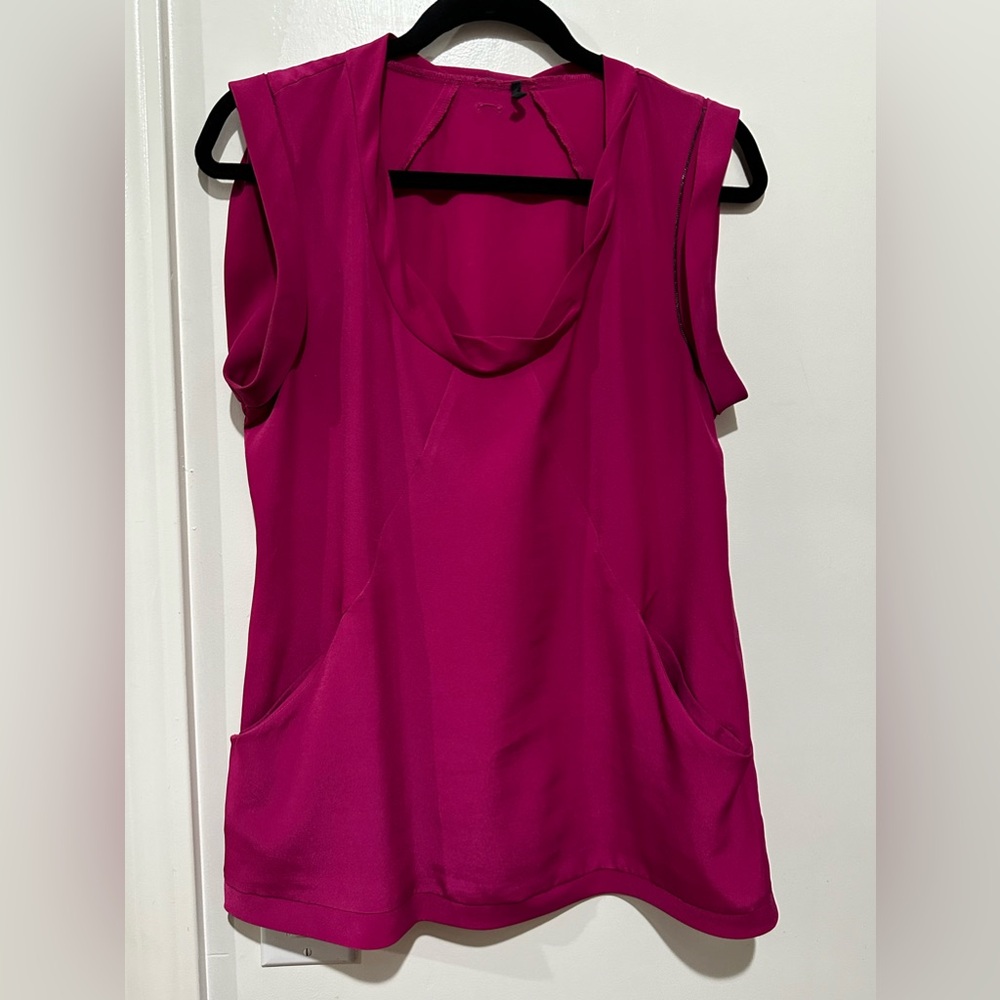 Women’s Med Fuschia Guess Scoop Neck Blouse/Top w/ Pockets, Great Condition